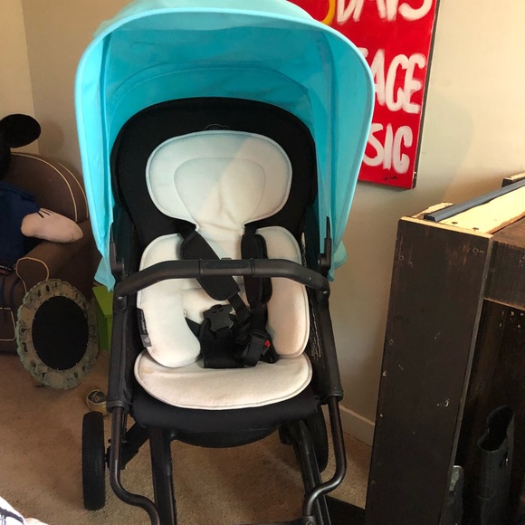 Orbit Baby with aqua sun visor - Picture 2 of 5